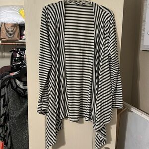 Charcoal and white flowing cardigan